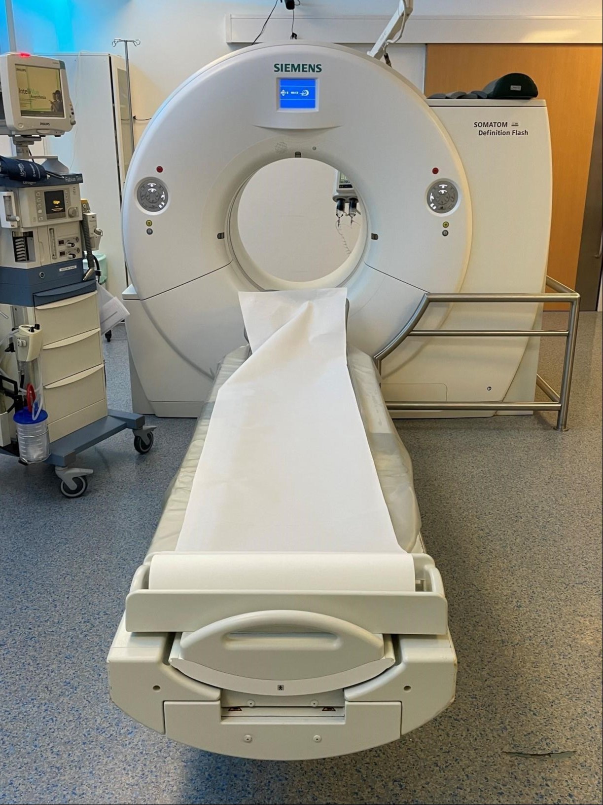 Refurbished Siemens Somatom Definition Flash Dual Source CT Scanner - View 3